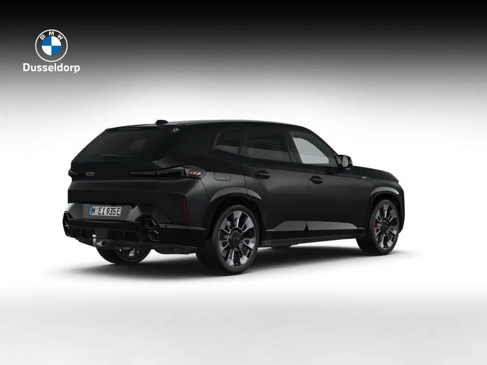 BMW XM PHEV 50e 30 kWh FROZEN BLACK uit 2026, foto 2