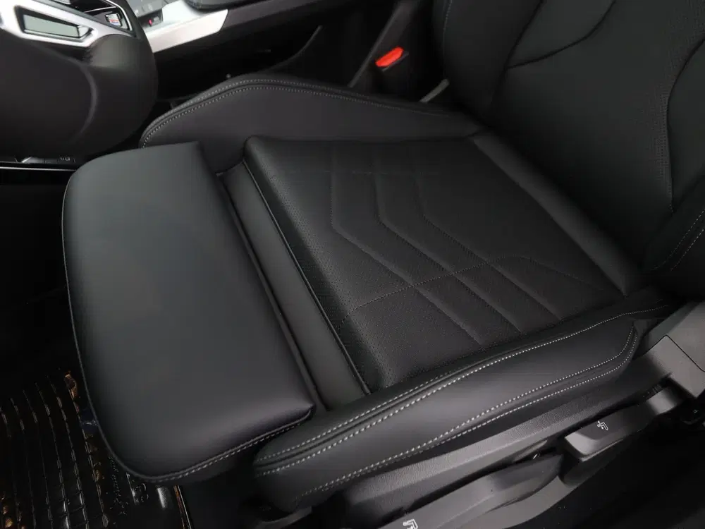 BMW iX1 eDrive20 67 kWh M Sport Edition (bj 2026 uit 2026, foto 13