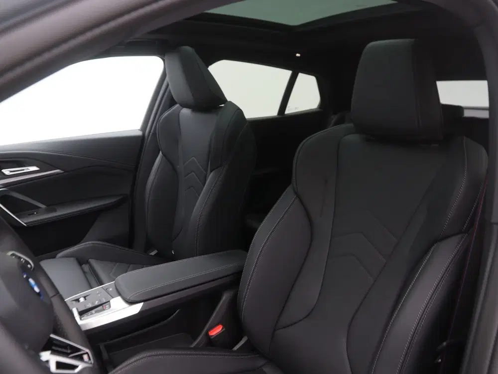 BMW iX2 eDrive20 67 kWh M Sport Edition (bj 2026 uit 2026, foto 4