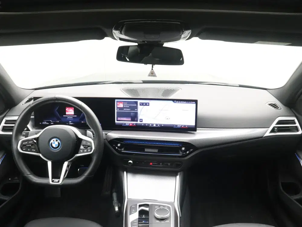 BMW 3-serie 330e Touring M-Sport uit 2025, foto 13
