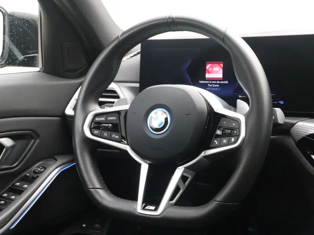 BMW 3-serie 330e Touring M-Sport uit 2025, foto 2