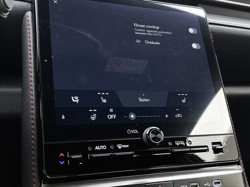 Lexus LBX Emotion 2WD uit 2025, foto 10