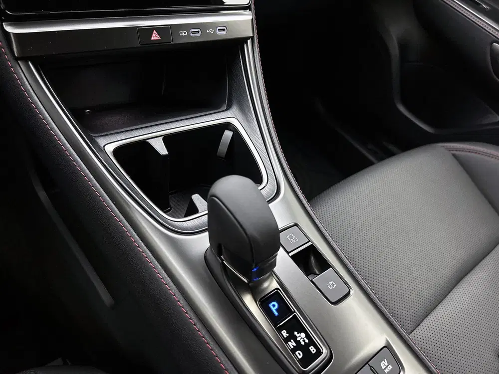 Lexus LBX Emotion 2WD uit 2025, foto 11