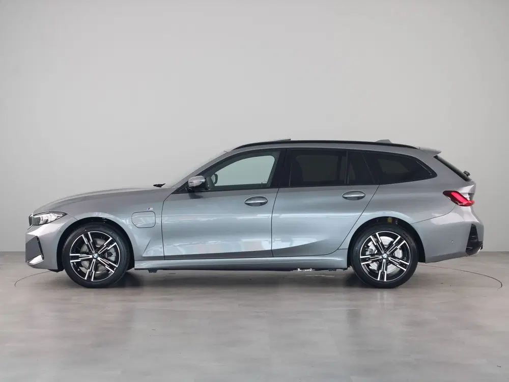BMW 3-serie 330e Touring Accu conditie 100% (bj 2026) uit 2026, foto 13