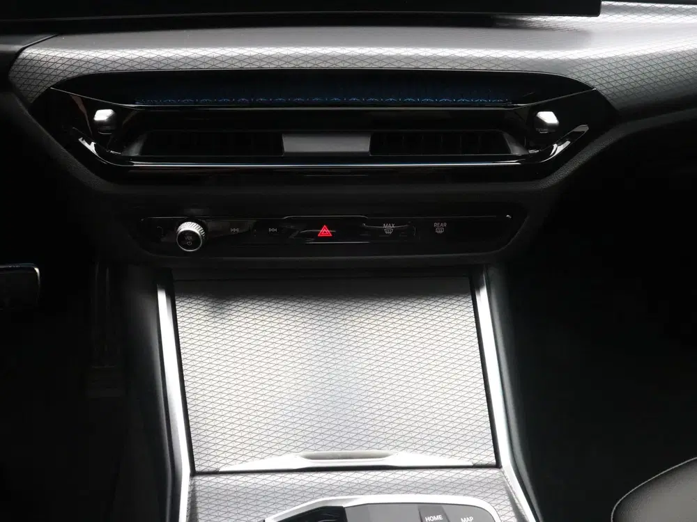 BMW 3-serie 330e Sedan M-Sport Pro uit 2026, foto 14