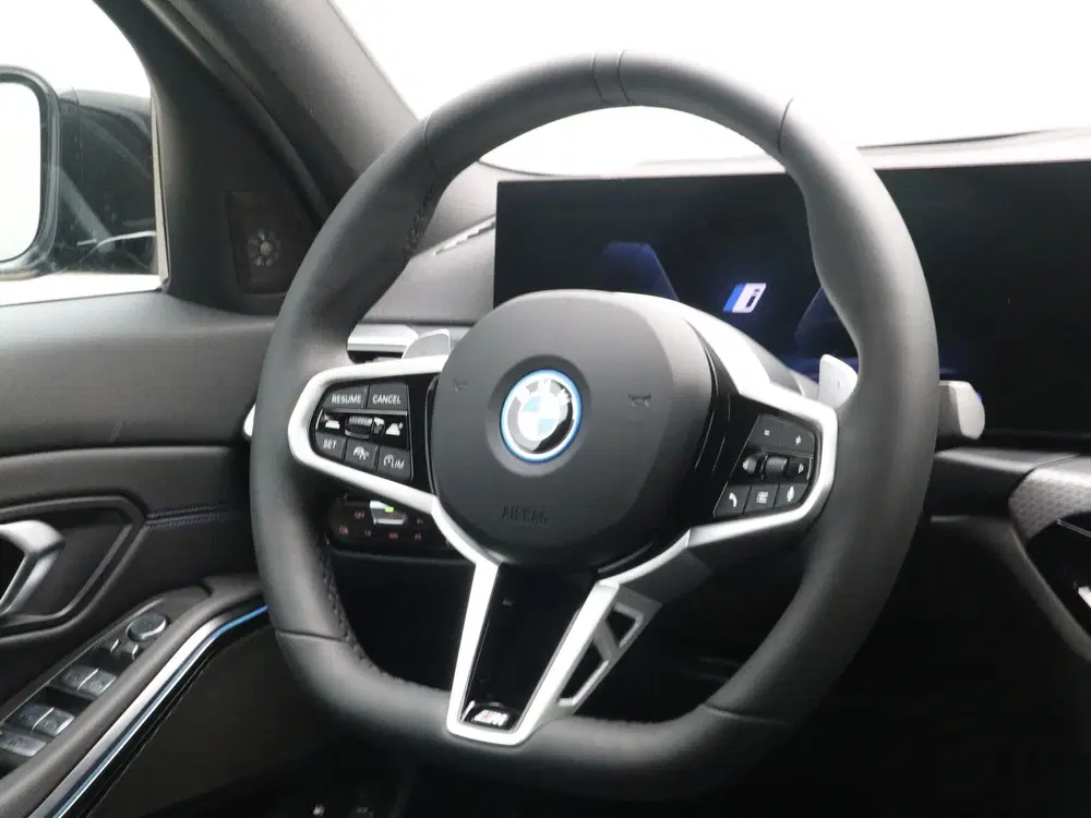 BMW 3-serie 330e Sedan M-Sport Pro uit 2026, foto 2