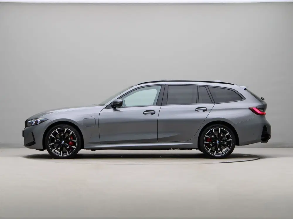 BMW 3-serie 330e Touring M Sport Pro uit 2026, foto 12