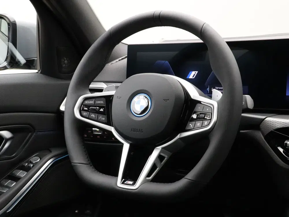 BMW 3-serie 330e Touring M Sport Pro uit 2026, foto 2