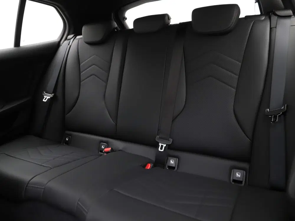 BMW 1-serie 120 M Sport uit 2025, foto 15