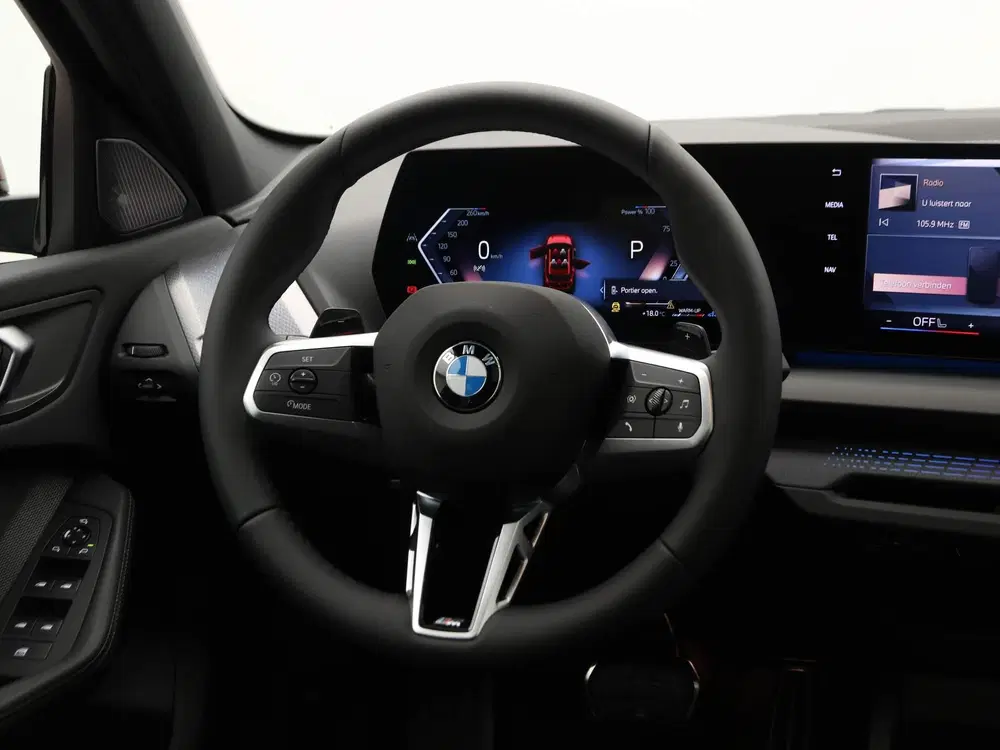 BMW 1-serie 120 M Sport uit 2025, foto 2