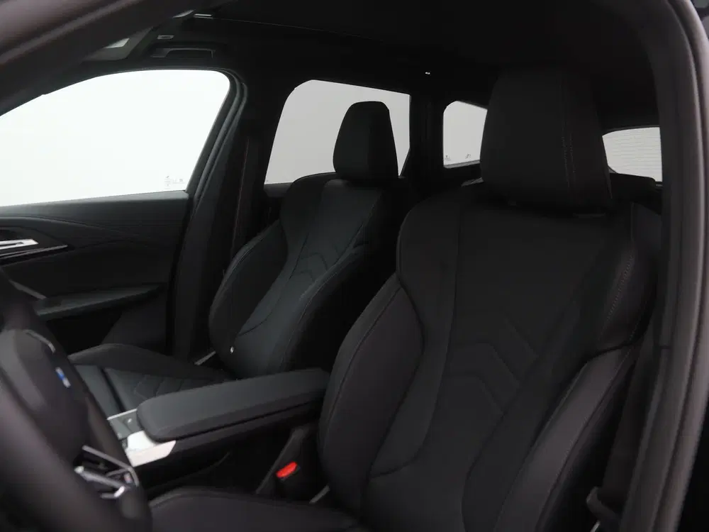 BMW iX1 eDrive20 67 kWh M Sport Edition (bj 2026 uit 2026, foto 4