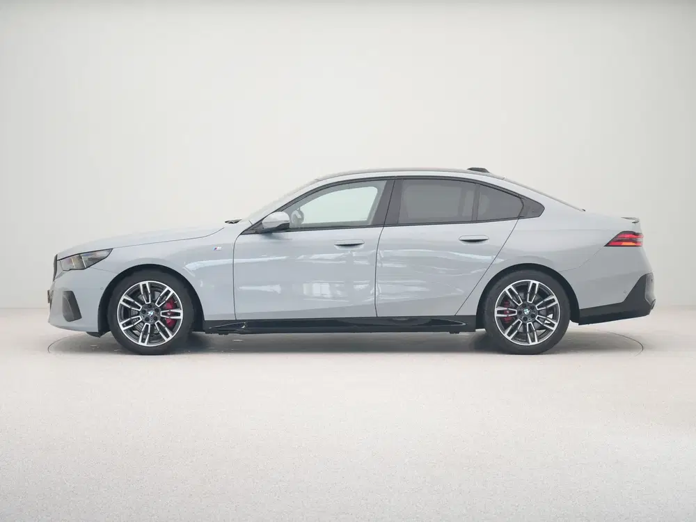 BMW 5-serie 520i Sedan M Sport Pro uit 2023, foto 11