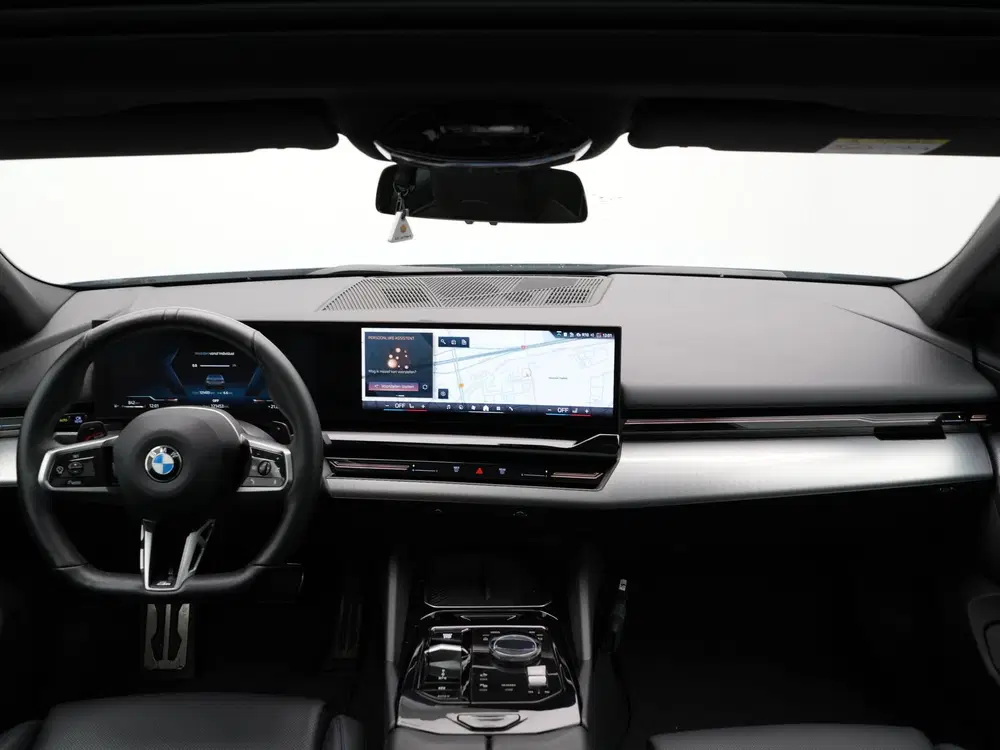 BMW 5-serie 520i Sedan M Sport Pro uit 2023, foto 12