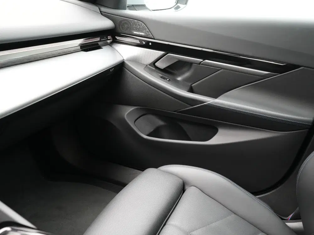 BMW 5-serie 520i Sedan M Sport Pro uit 2023, foto 14