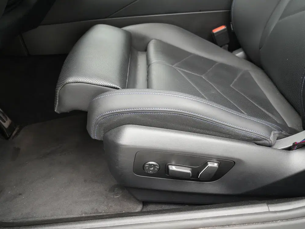 BMW 5-serie 520i Sedan M Sport Pro uit 2023, foto 15