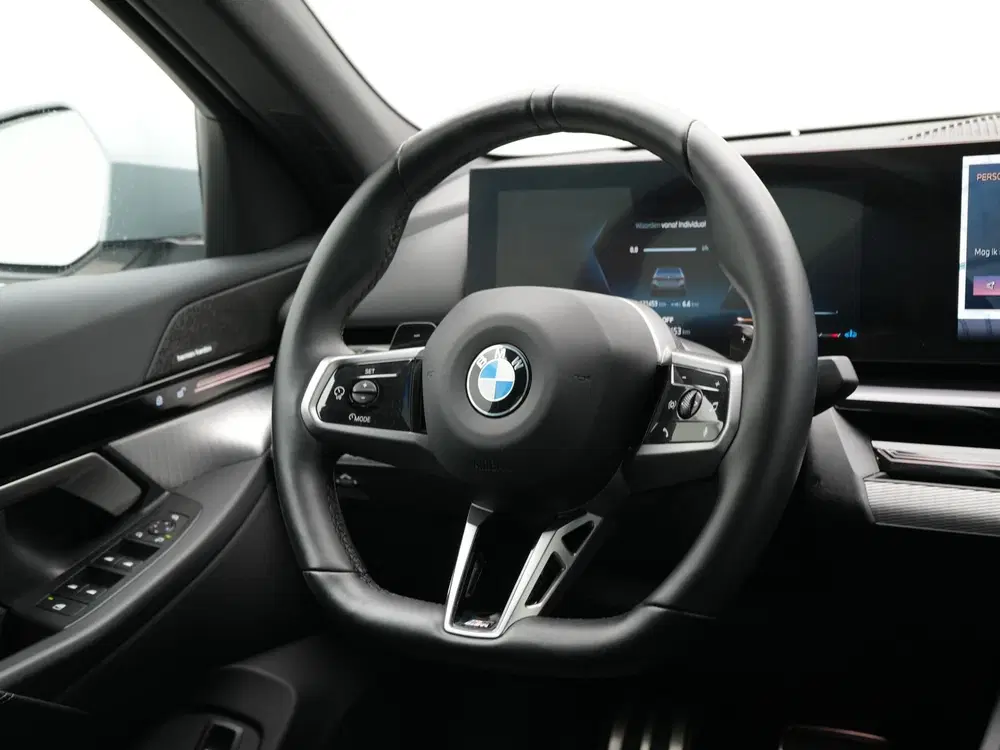 BMW 5-serie 520i Sedan M Sport Pro uit 2023, foto 2