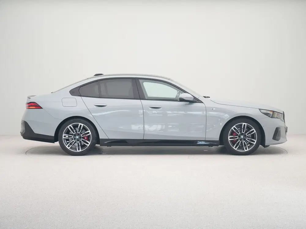 BMW 5-serie 520i Sedan M Sport Pro uit 2023, foto 7
