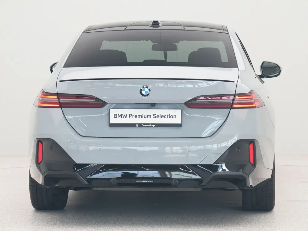 BMW 5-serie 520i Sedan M Sport Pro uit 2023, foto 9