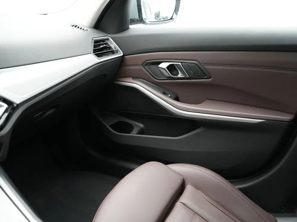 BMW 3-serie 320e Touring Accu conditie 100% (bj 2023) uit 2023, foto 14