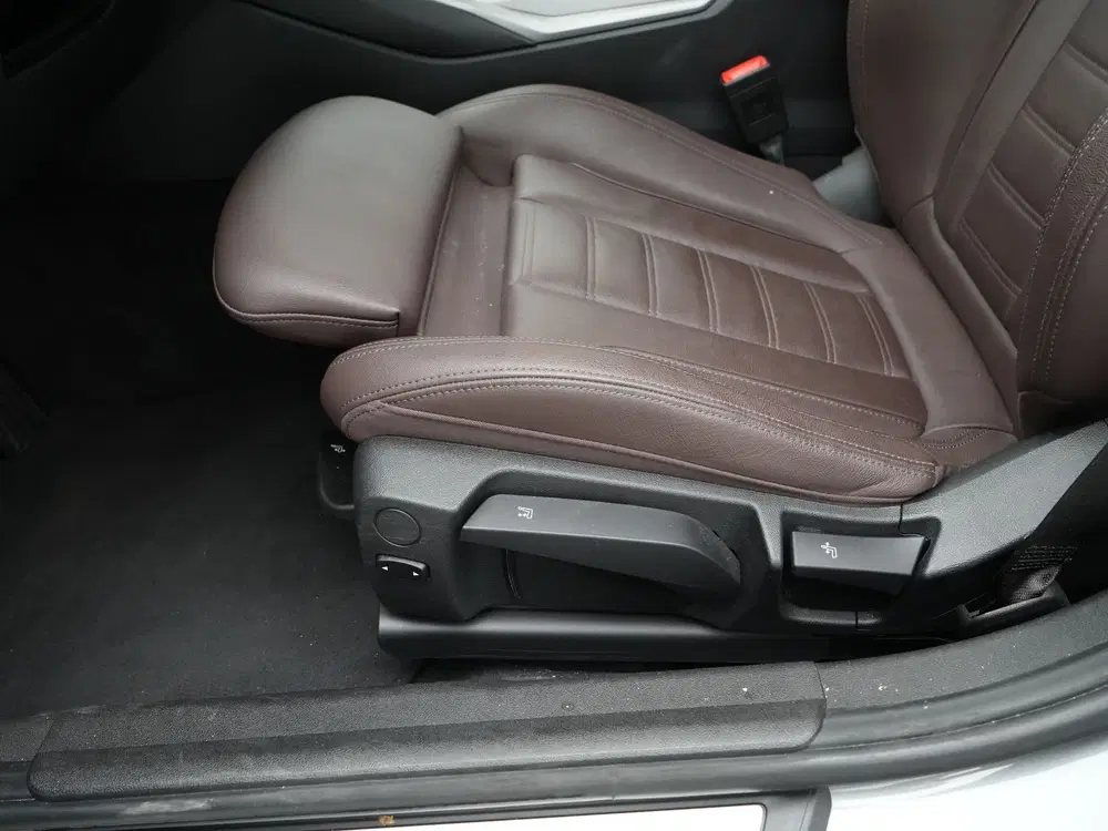 BMW 3-serie 320e Touring Accu conditie 100% (bj 2023) uit 2023, foto 15