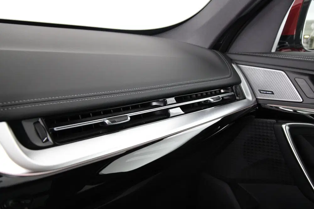 BMW iX1 eDrive20 67 kWh M Sport Edition (bj 2026 uit 2026, foto 12