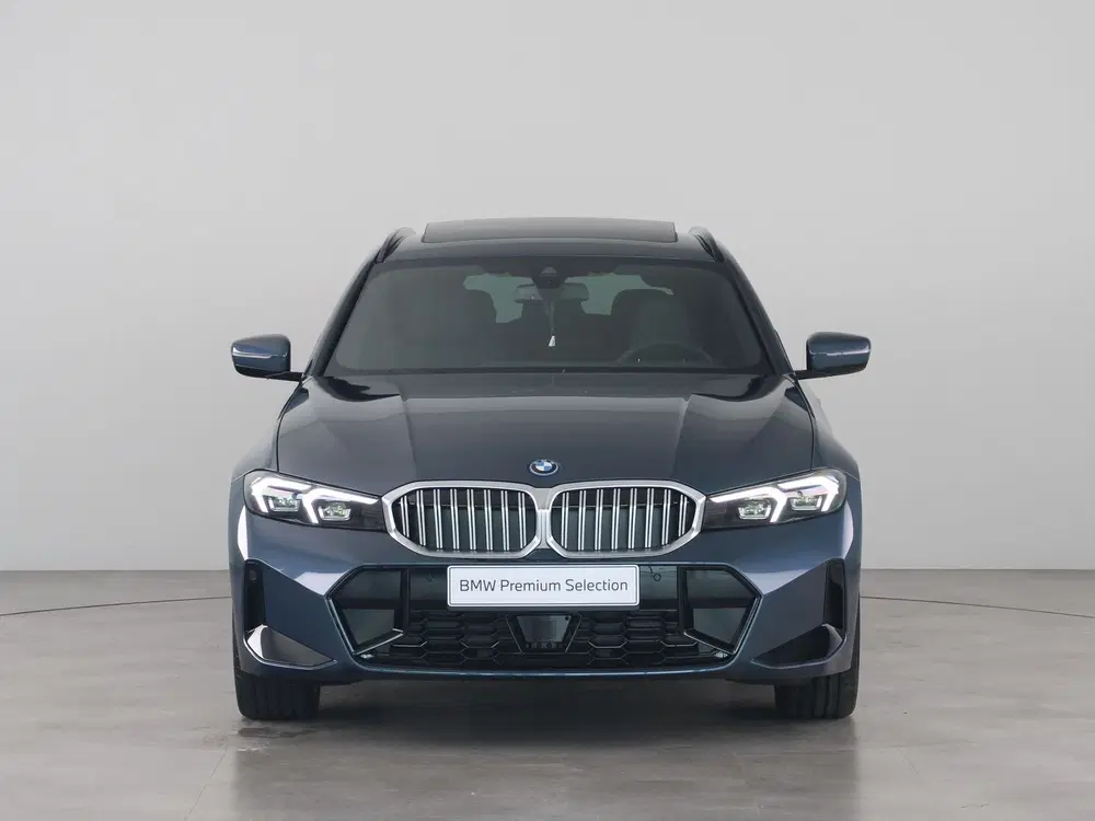 BMW 3-serie 330e Touring M Sport uit 2026, foto 2