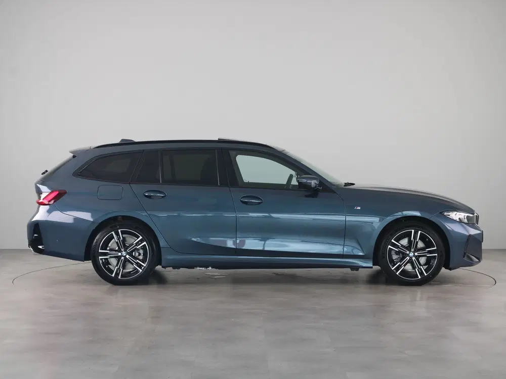 BMW 3-serie 330e Touring M Sport uit 2026, foto 4