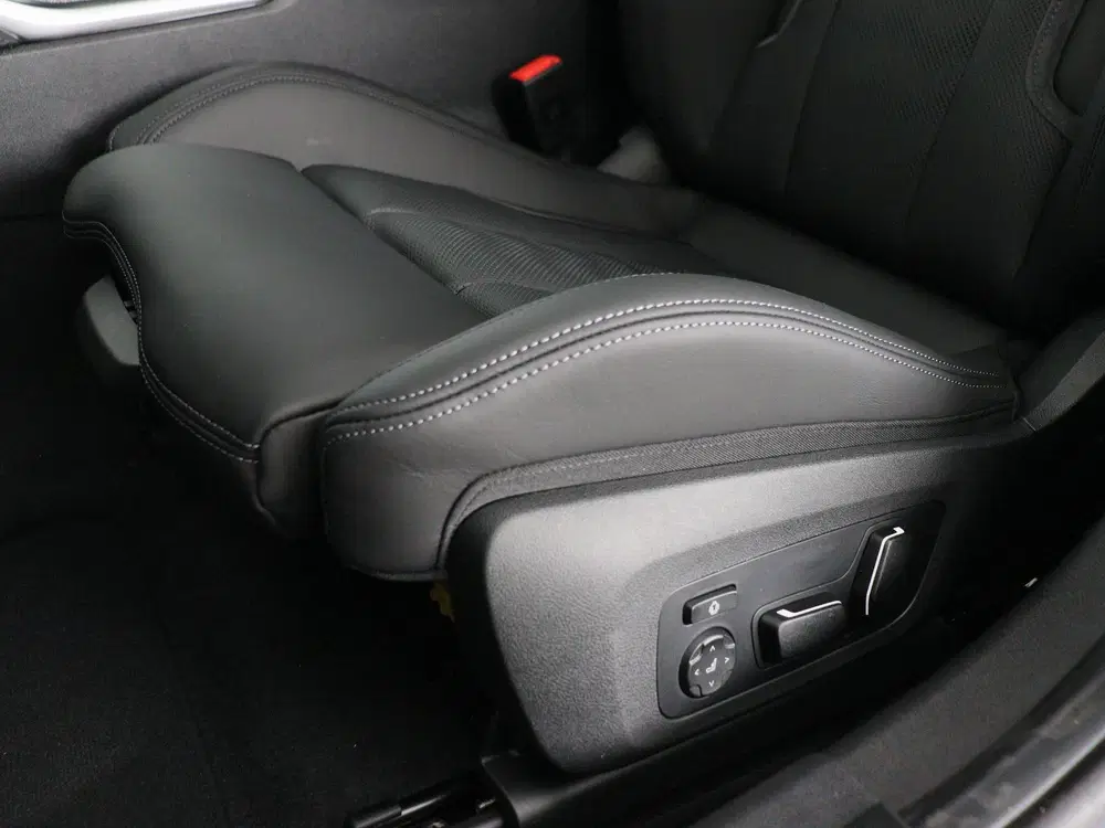 BMW M3 Sedan xDrive Competition M Driver's Pack uit 2026, foto 13