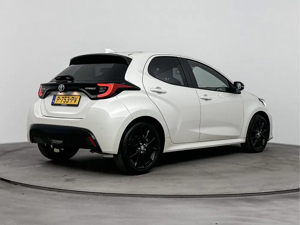 Toyota Yaris 1.5 Hybrid Executive uit 2022, foto 2