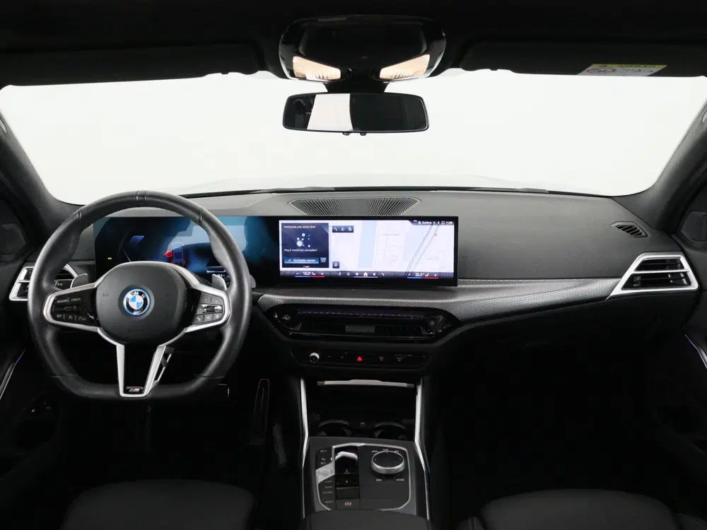 BMW 3-serie 330e Touring M-Sport uit 2025, foto 12