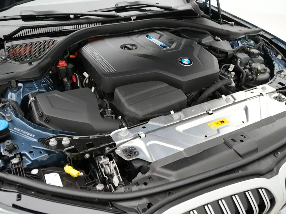 BMW 3-serie 330e Touring M-Sport uit 2025, foto 6