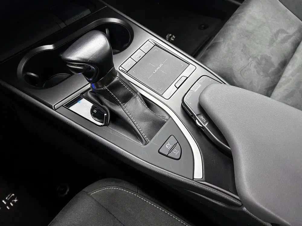 Lexus UX 250h Preference Line uit 2022, foto 10