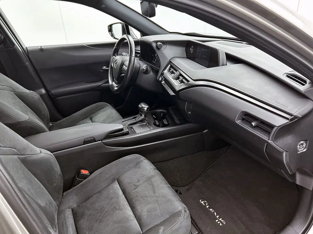 Lexus UX 250h Preference Line uit 2022, foto 6