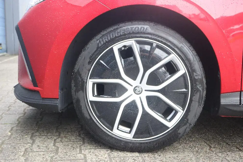 MG MG4 Luxury 64 kWh uit 2023, foto 8