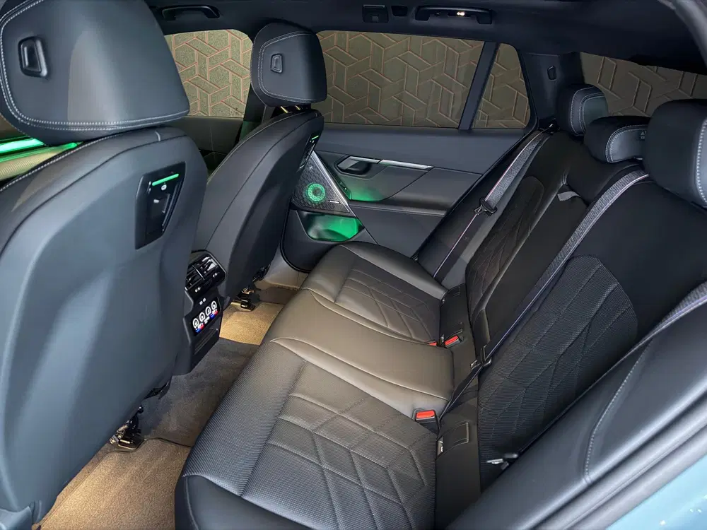 BMW i5 eDrive40 M Sport uit 2024, foto 10