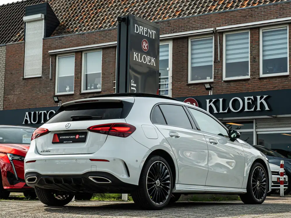 Mercedes-Benz A-Klasse 250 e AMG Line PANO CAMERA 19 INCH MU uit 2023, foto 3