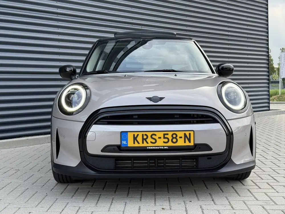 Mini Cooper 1.5 Cooper Pano uit 2023, foto 2