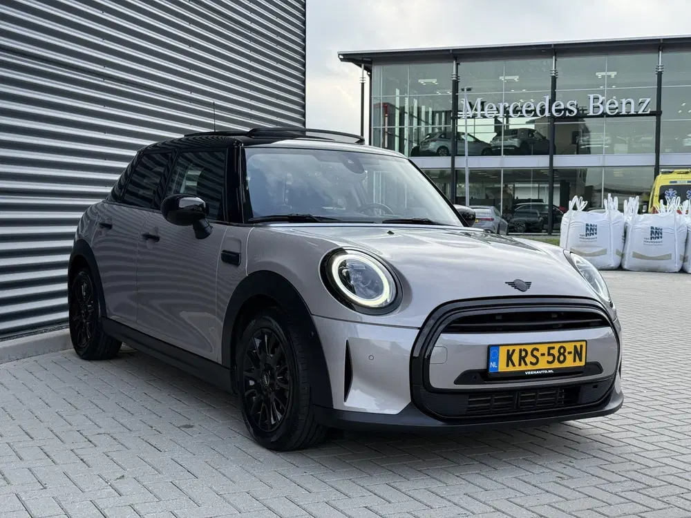 Mini Cooper 1.5 Cooper Pano uit 2023, foto 3