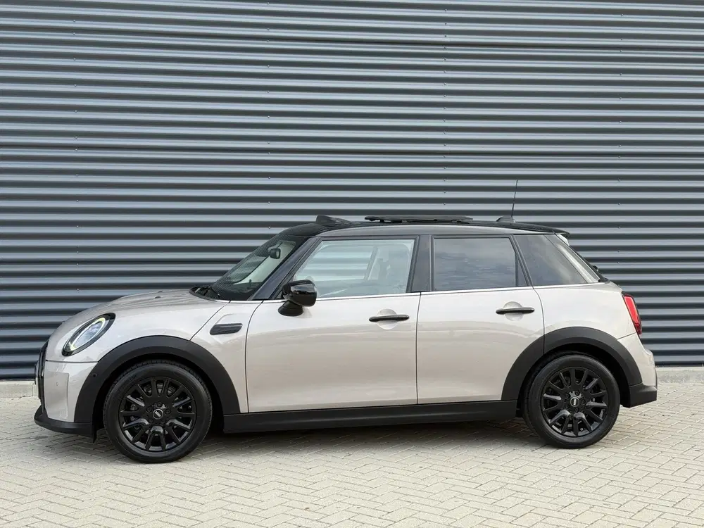 Mini Cooper 1.5 Cooper Pano uit 2023, foto 4