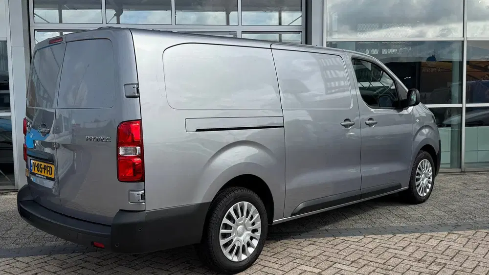 Toyota Proace PROACE Worker 2.0 D-4D 140PK L2 Challenger uit 2024, foto 2