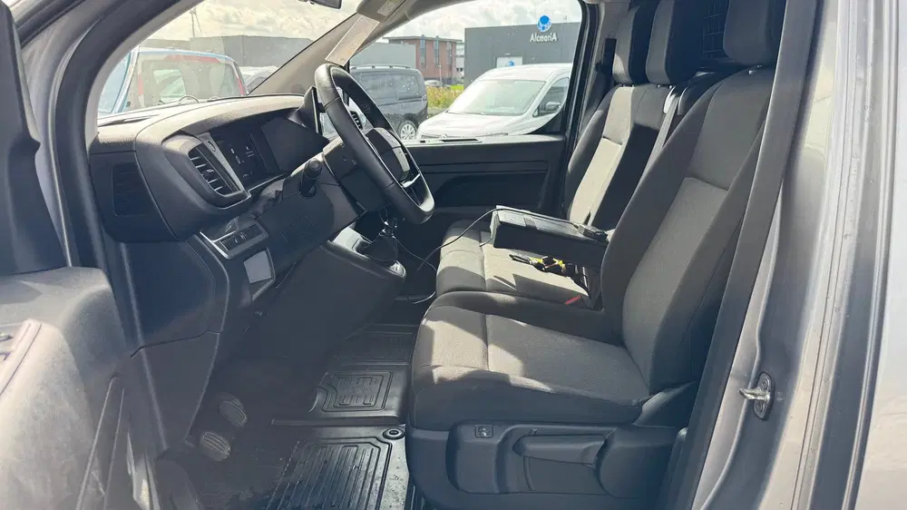Toyota Proace PROACE Worker 2.0 D-4D 140PK L2 Challenger uit 2024, foto 4