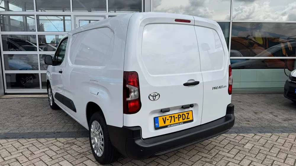 Toyota Proace City L2 Duty 1.5 D-4D 102PK uit 2024, foto 2