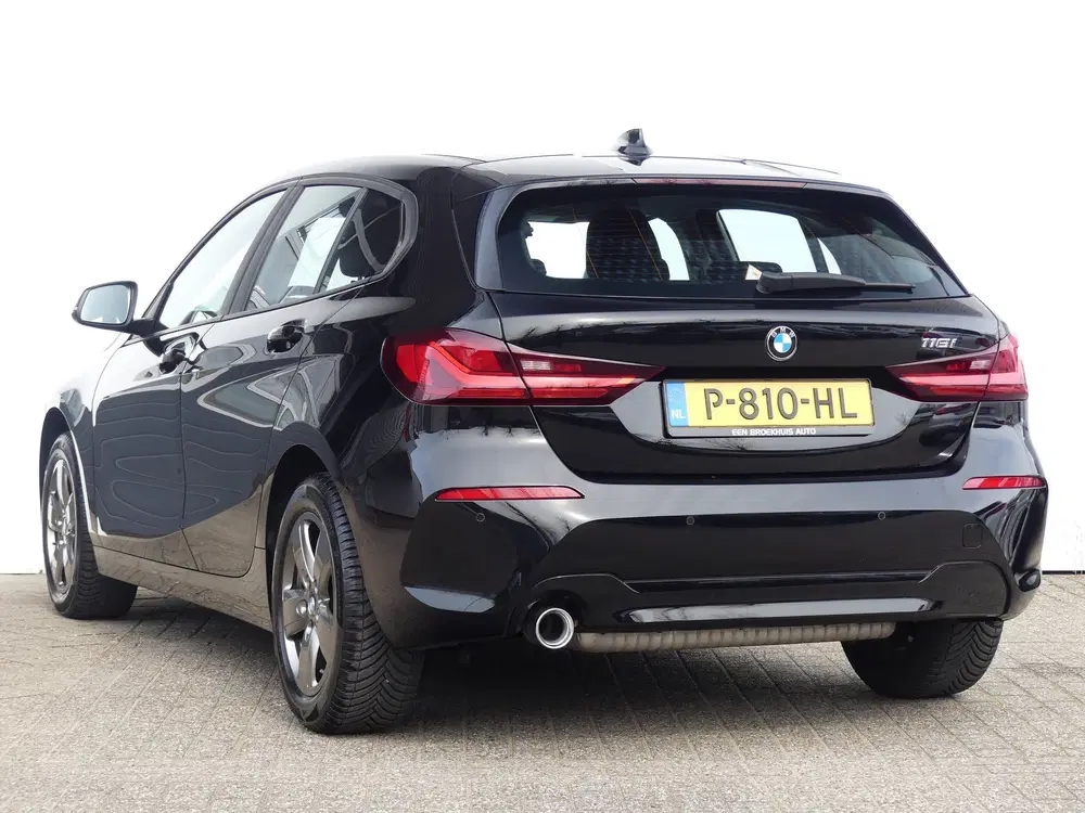 BMW 1-serie 118i Business Edition uit 2022, foto 2