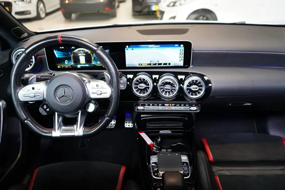 Mercedes-Benz A-Klasse AMG 35 4MATIC Edition 1 uit 2019, foto 2