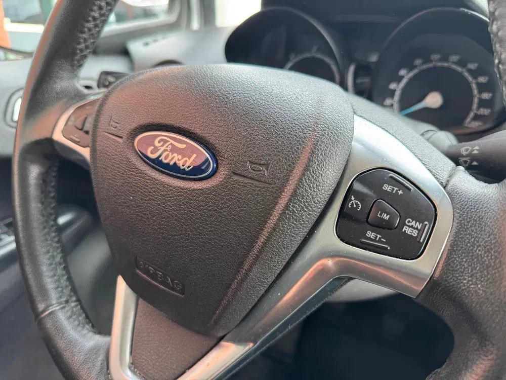 Ford Transit Courier 1.5 TDCI Limited Camera Airco Cruise uit 2020, foto 14