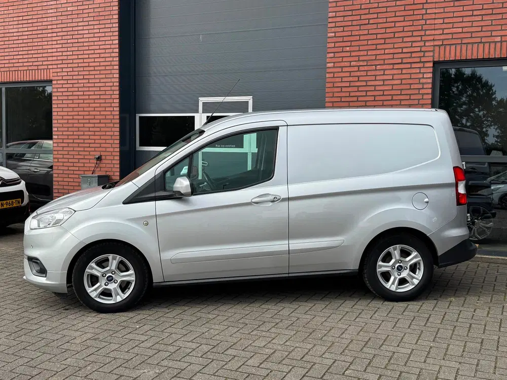 Ford Transit Courier 1.5 TDCI Limited Camera Airco Cruise uit 2020, foto 3