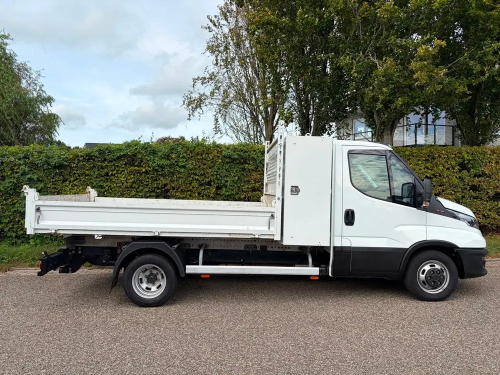 Iveco Daily 35C16 3.0 uit 2024, foto 3