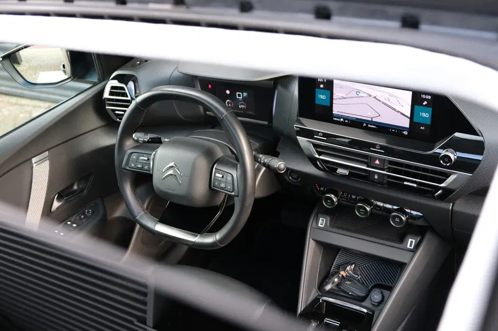 Citroën C4 Citroen C4 1.2 Puretech Shine *PANORAMADAK uit 2022, foto 10