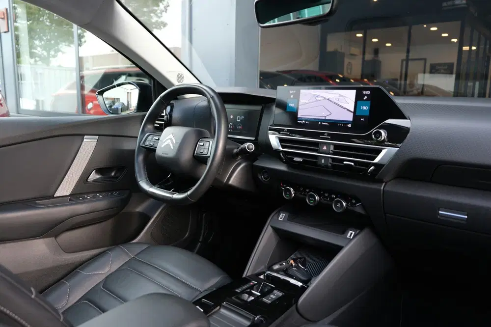 Citroën C4 Citroen C4 1.2 Puretech Shine *PANORAMADAK uit 2022, foto 11
