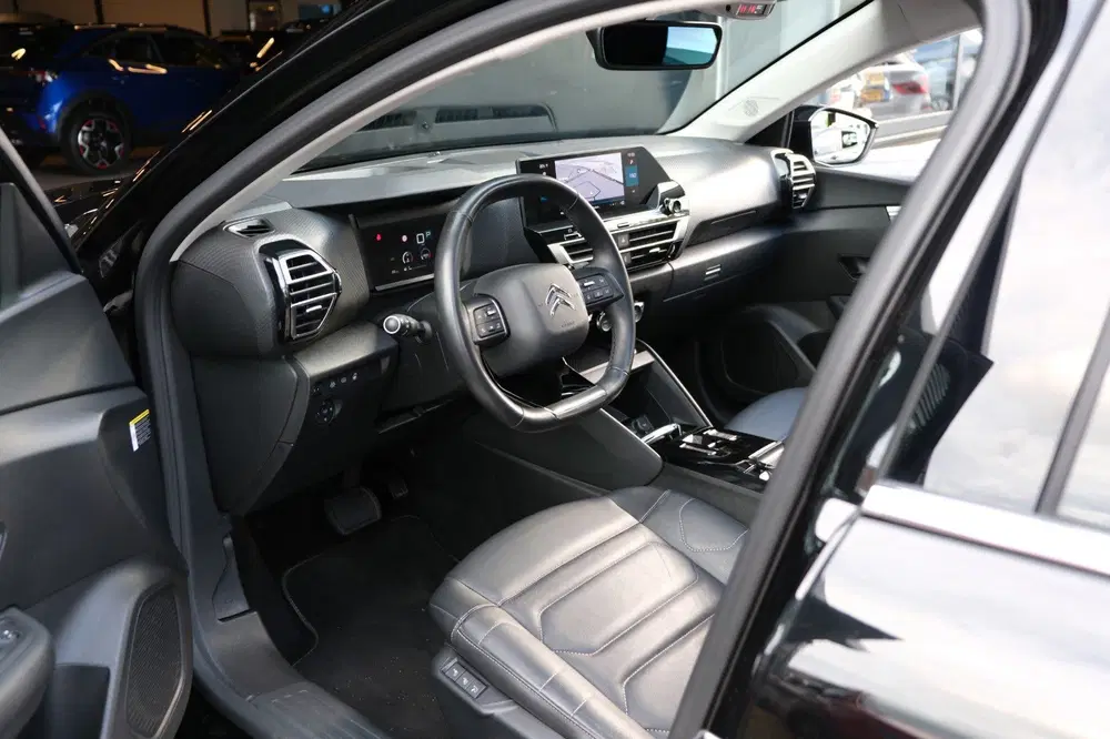 Citroën C4 Citroen C4 1.2 Puretech Shine *PANORAMADAK uit 2022, foto 2